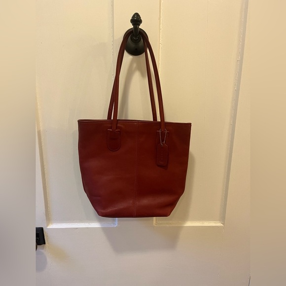 Coach Handbags - Vintage COACH tall lunch bag shoulder bag tote in deep red L60 7304
